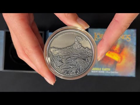 YouTube Unboxing of THE LORD OF THE RINGS™ - Mount Doom 1/4oz Gold Coin.